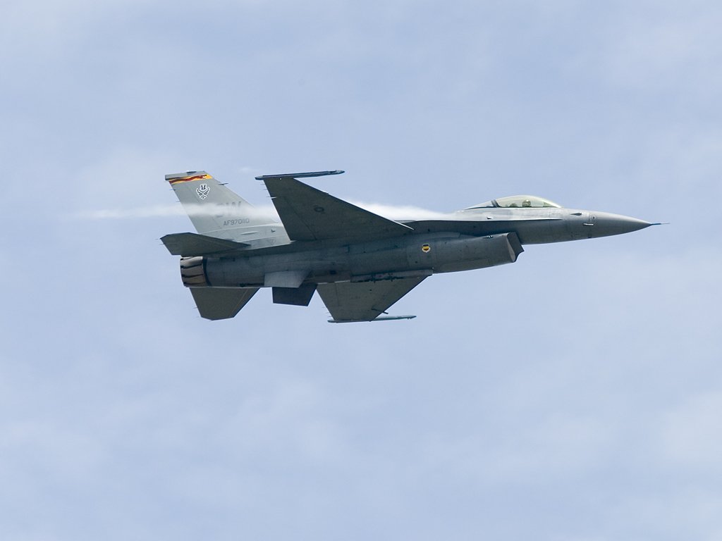 Navy F-18 Hornet kicks up some vapor. 300mm with 1.4x extender (420mm), 1/1000 at f/8.  Click for next photo.