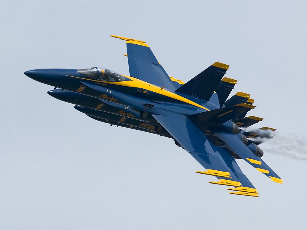 Blue Angels in a tight line. 300mm, 1/800 at f/8.  Click for next photo.