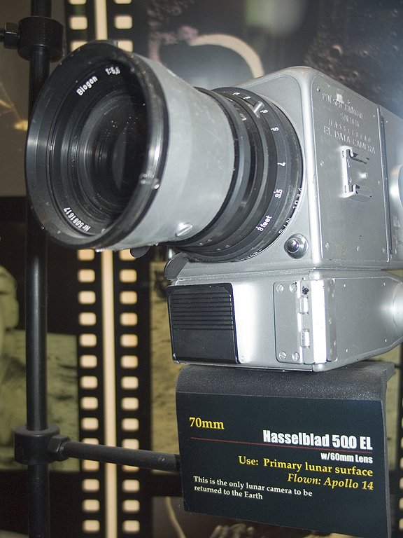 Hasselblad camera used on the lunar surface during Apollo 14, Kansas Cosmosphere, Hutchinson.  Click for next photo.