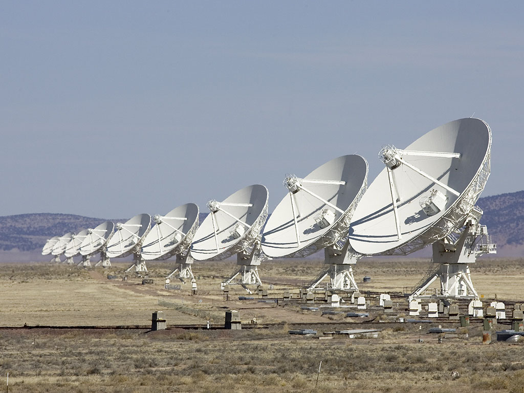 Very Large Array in the second-widest of four formations, New Mexico, March 2005.  Click for next photo.