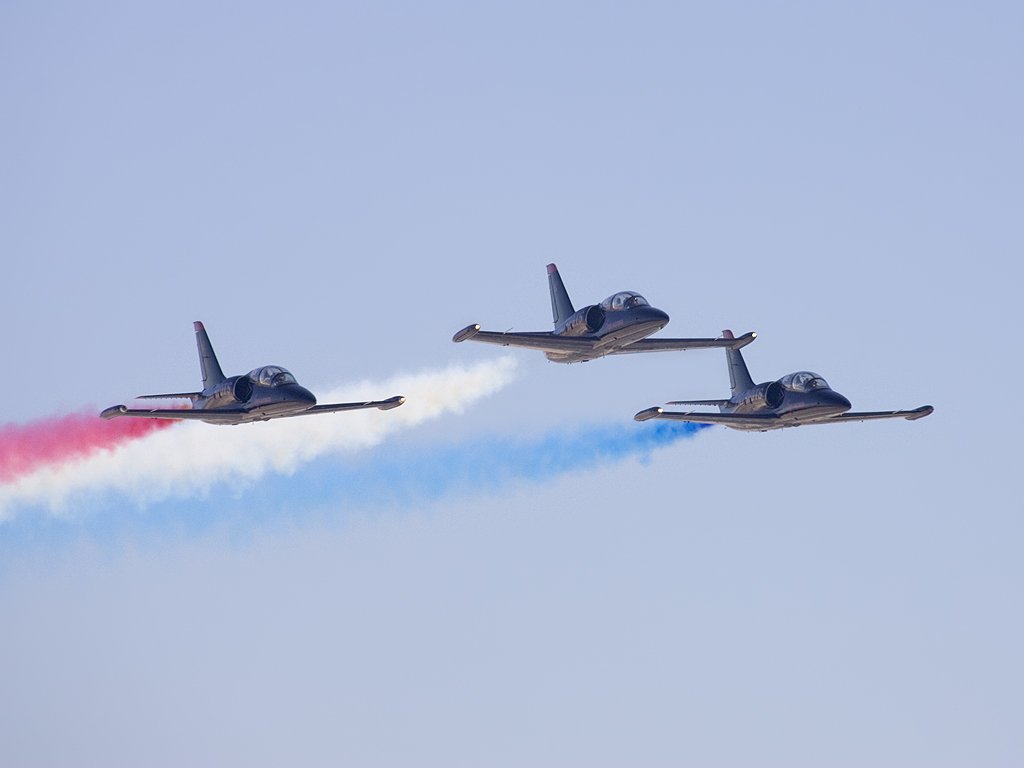 Civilian jet demo team Patriots, three L-39s, Aviation Nation in Las Vegas, 2005.  Click for next photo.