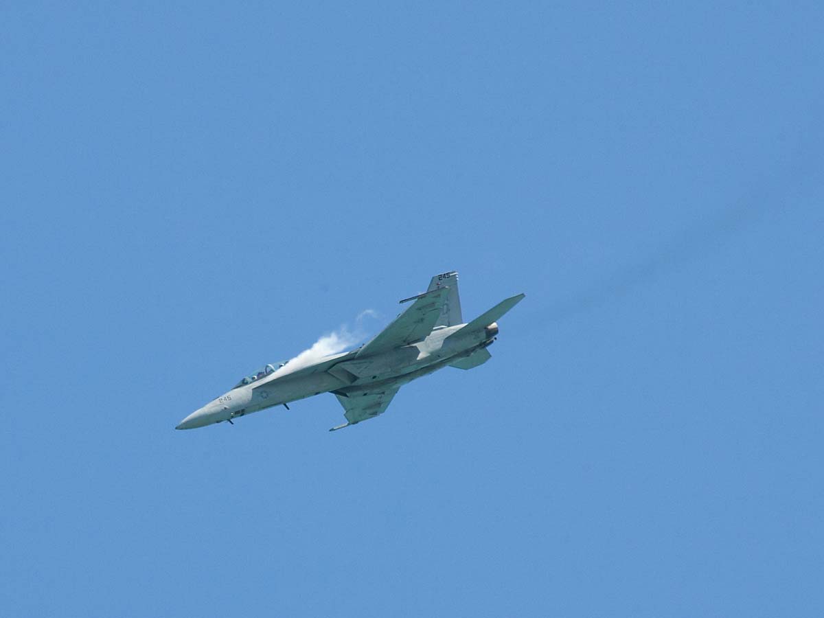 Navy F/A-18 flight demonstration, Chicago Air and Water Show.  Click for next photo.