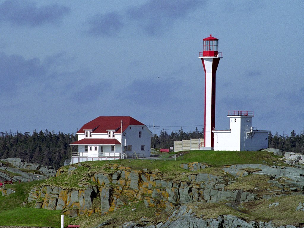 Nova Scotia lighthouse.  Click for next photo.