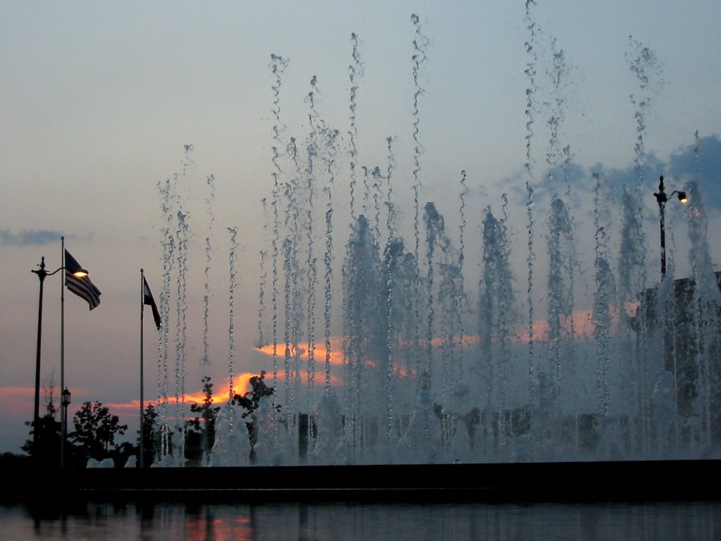 What to do in Kansas City when you are bored:  Get out your little tripod and little digital camera and shoot fountains until the sun goes down.  Click for next photo.