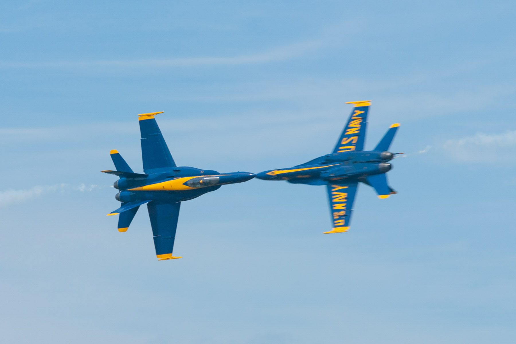 These are the solo flyers. 300mm, 1/800 at f/8.  Click for next photo.