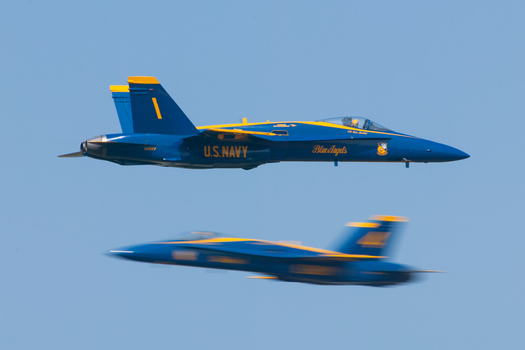 These actually aren't the solo flyers but there is one maneuver where all six planes meet in the center of the field. The #1 plane is the commander. 100-400mm (400mm), 1/400 at f/10.  Click for next photo.