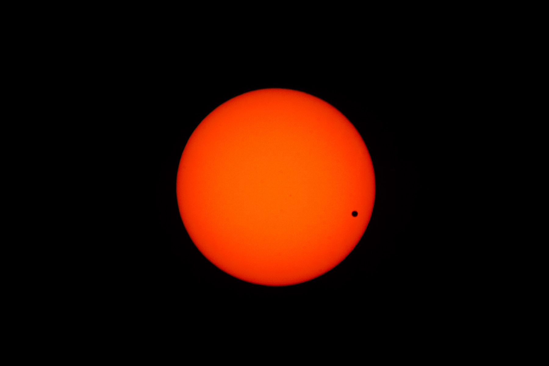 No mistaking where to look.  Venus Transit.  Click for next photo.