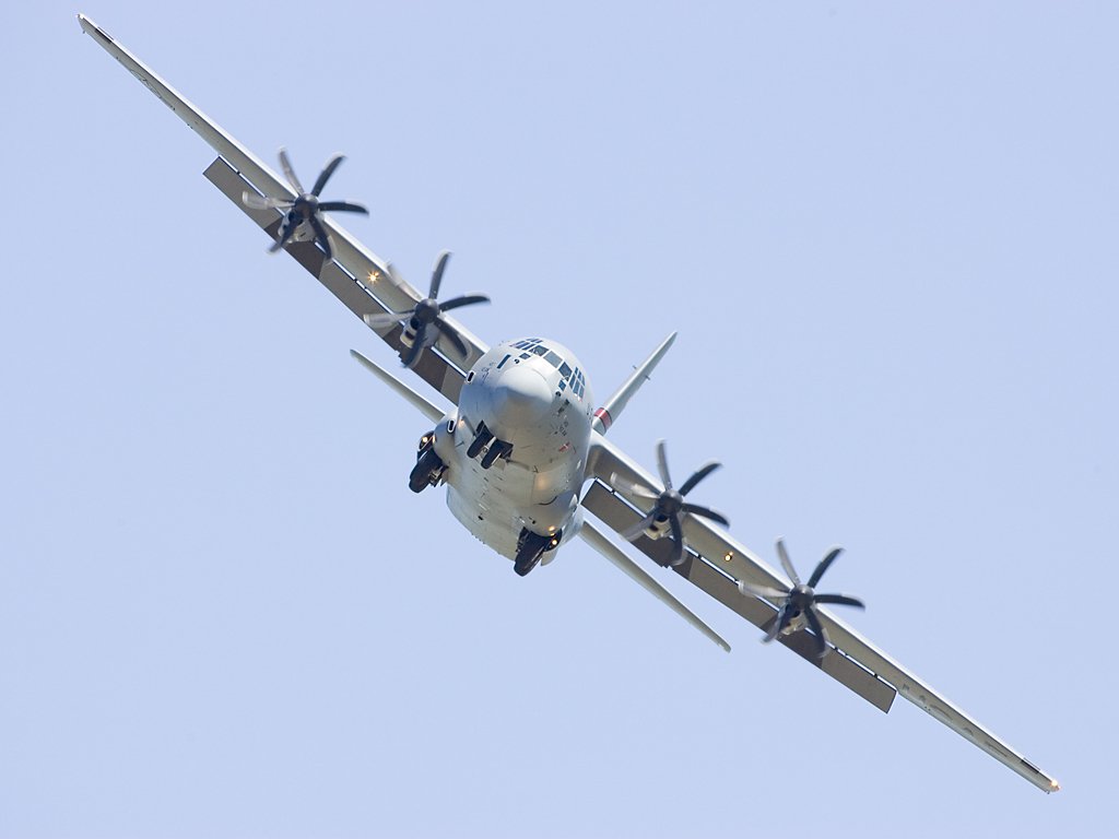 C-130 transport, Sioux Falls Air Show.  Click for next photo.
