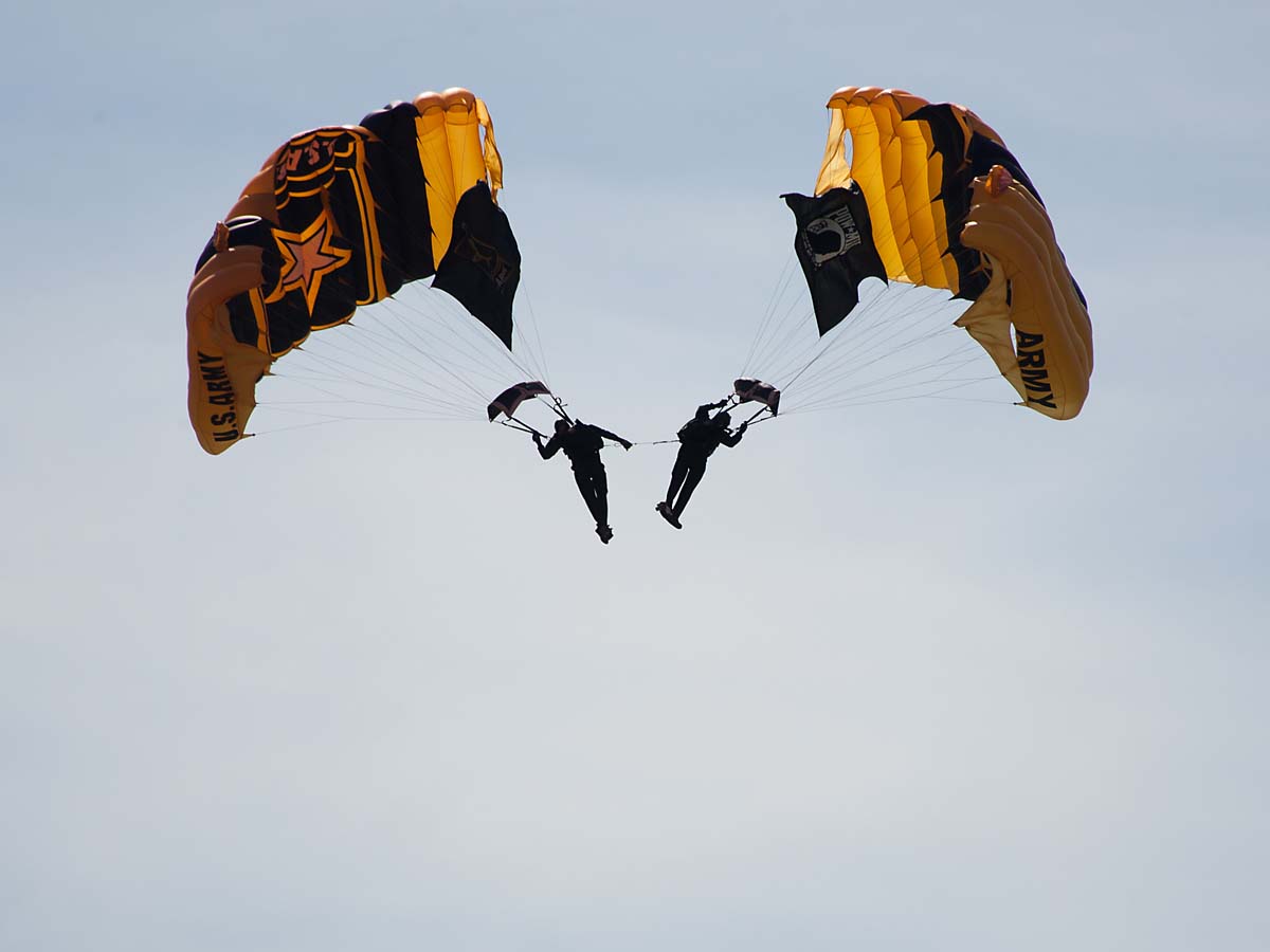 Army Golden Knights parachute team, Chicago Air and Water Show.  Click for next photo.