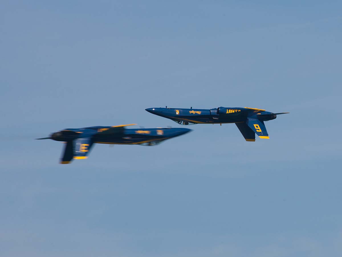 Blue Angels, Chicago Air and Water Show.  Click for next photo.