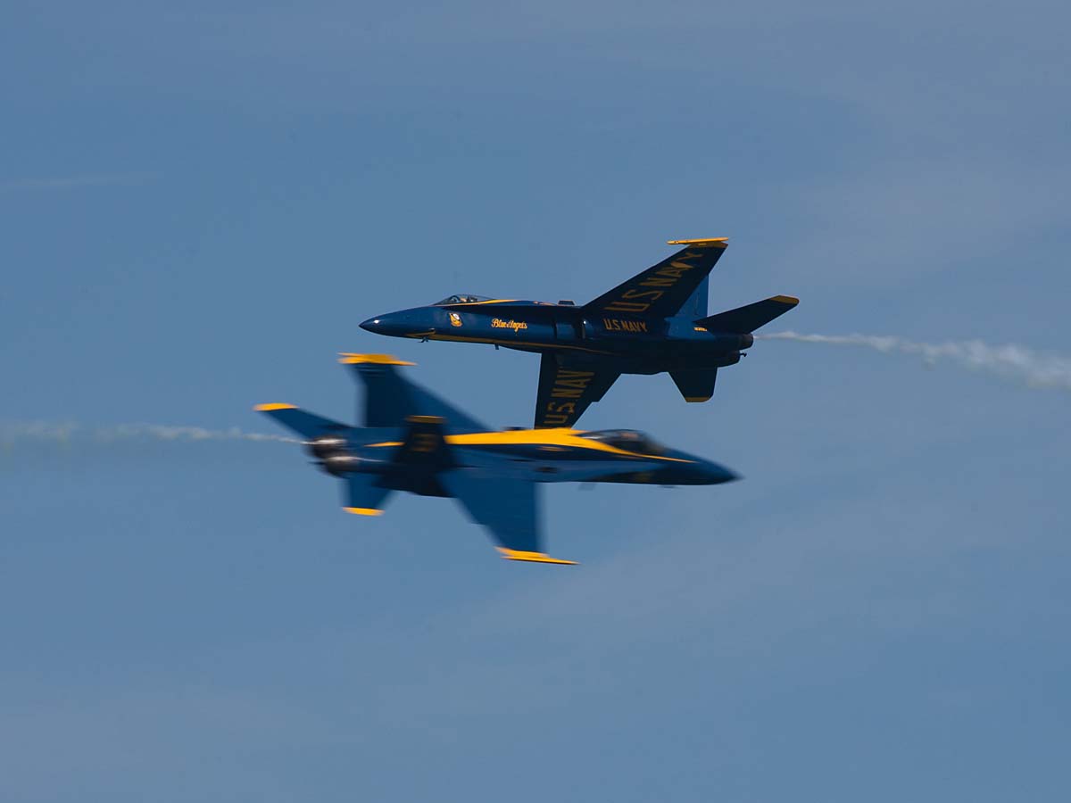 Blue Angels, Chicago Air and Water Show.  Click for next photo.